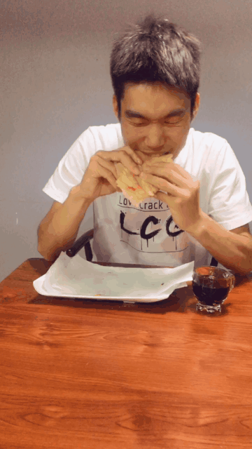 邻村二妮菜煎饼、二妮菜煎饼激情吃法.gif 邻村二妮菜煎饼、二妮菜煎饼激情吃法.gif