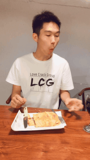 邻村二妮菜煎饼、煎饼配红酒.gif 邻村二妮菜煎饼、煎饼配红酒.gif